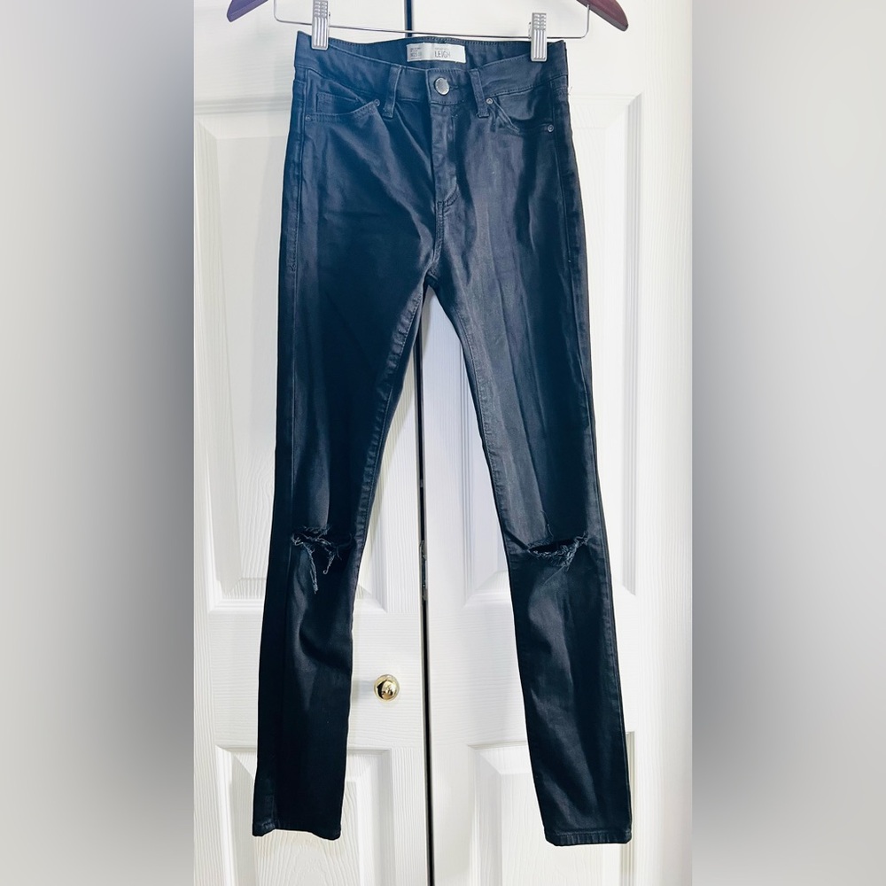 Topshop Leigh ripped skinny jeans in black - size: 25